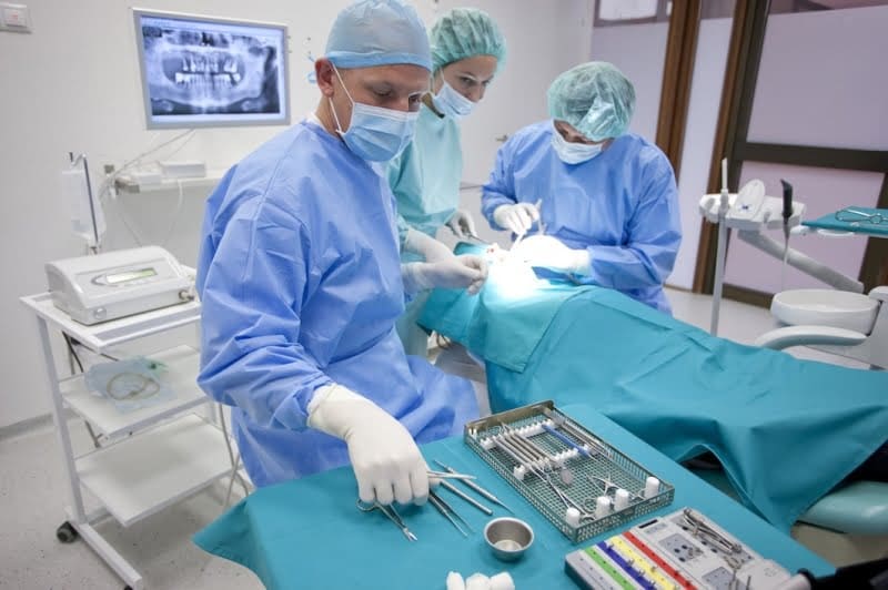 Методы имплантации зубов в клинике